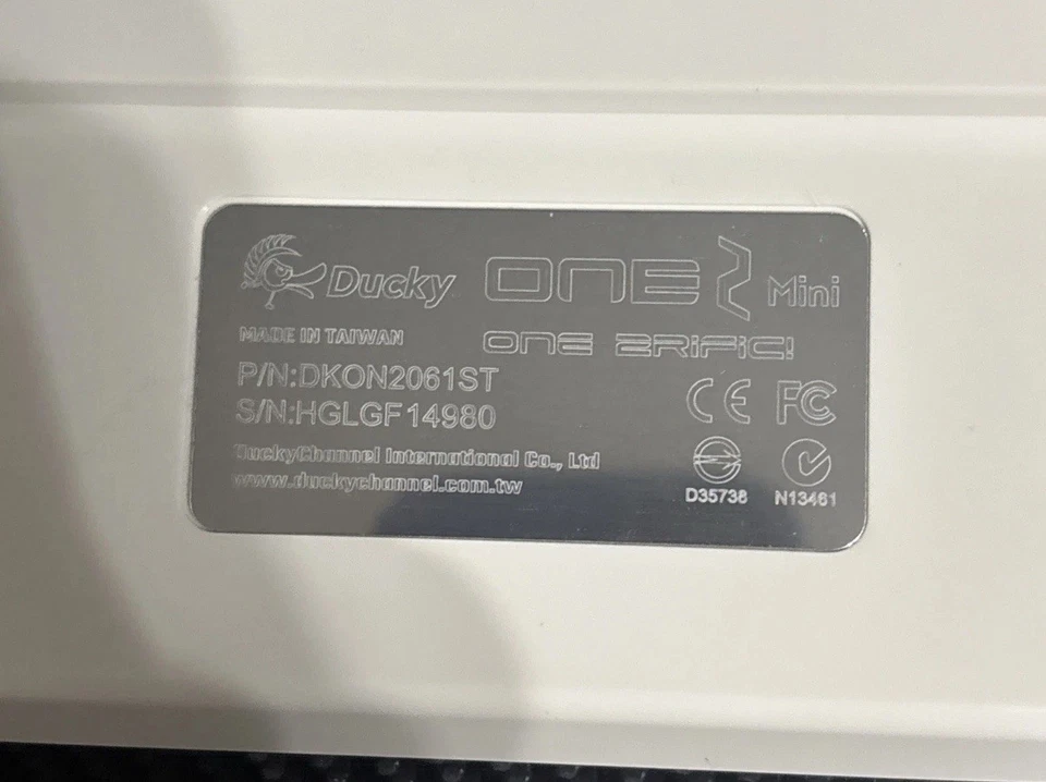 Ducky One 2 Mini Blanco y Negro Con Interruptores CherryMXBrown, Edición Año De Rata Foto 2 de 3