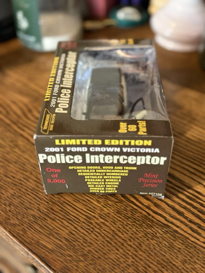 Caja de cambios 1/43 2001 Ford Crown Vic Police Interceptor Tennessee State Patrol #27158 Foto 3 de 4