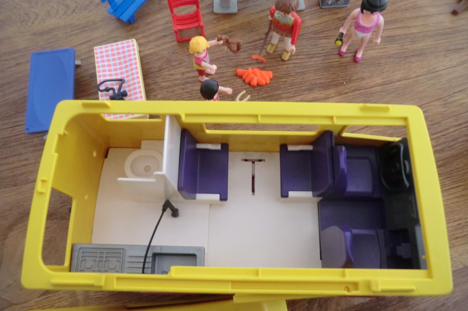 lot jouets van et camping cars playmobil avec figurines et foule d