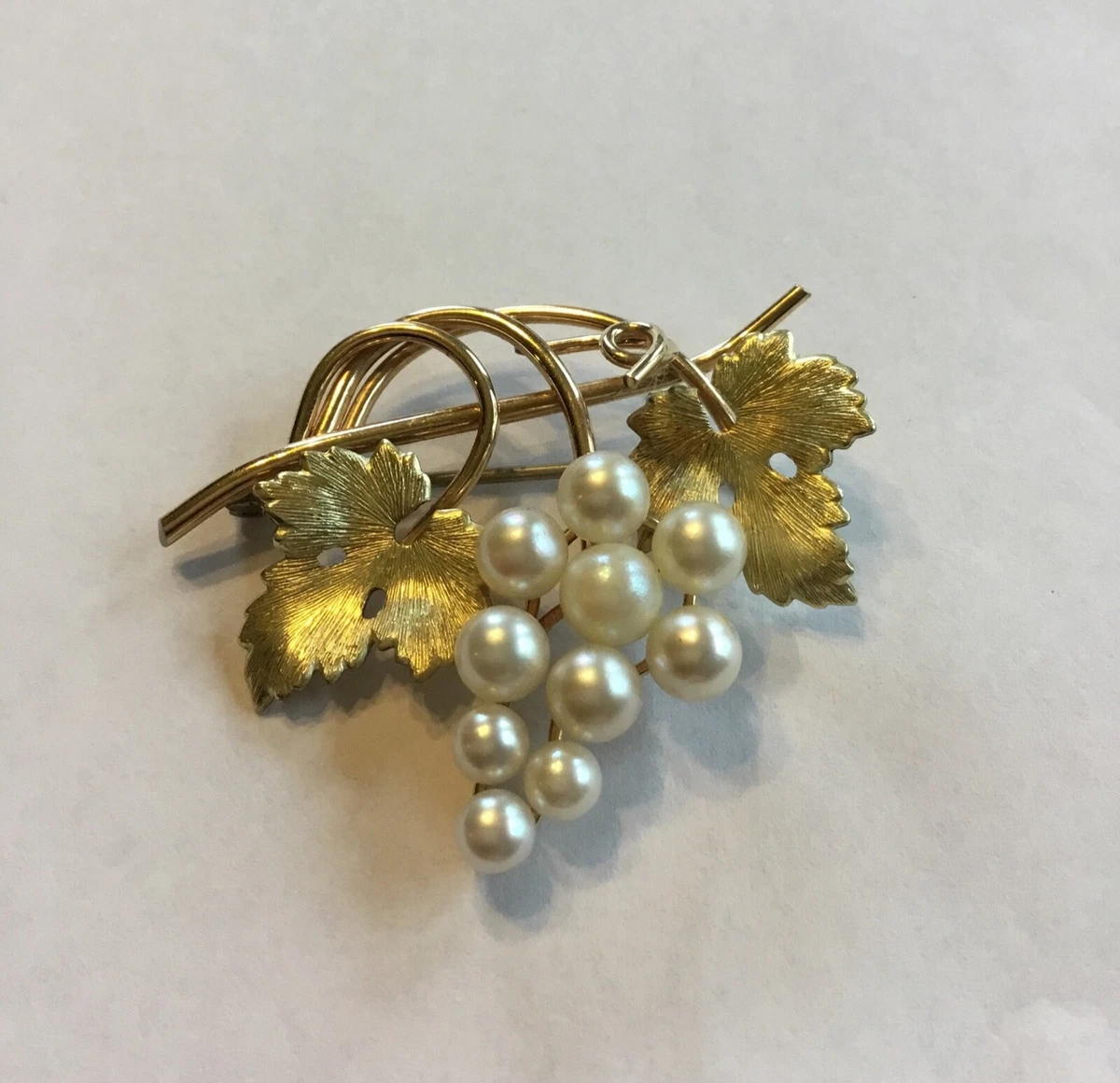 Vintage Krementz Pearl Grapes and Grape Leaf Vine Gold Overlay Pin Brooch I66