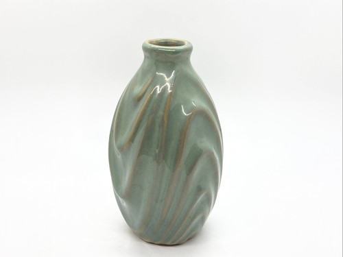 Celadon Glazed Art Pottery Ridged Bud Vase 5.25" x 3.25" - Bild 7 von 11