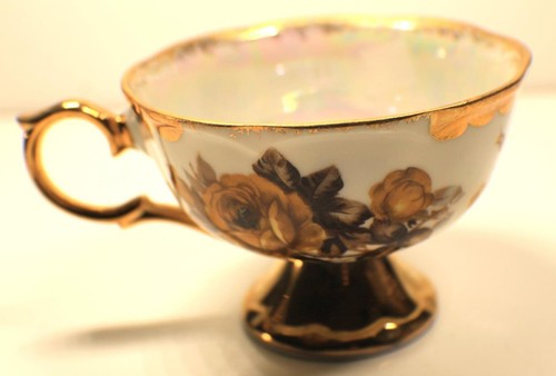 Vintage Japan GORGEOUS ROSES Footed TEA CUP & SAUCER Set Gold Gilt Lusterware - Picture 6 of 10