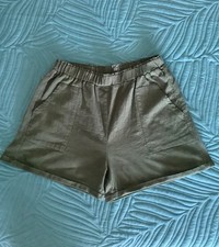 Women's Casual Army Green L Pull On Elastic Waist Shorts Elastic NWOT
