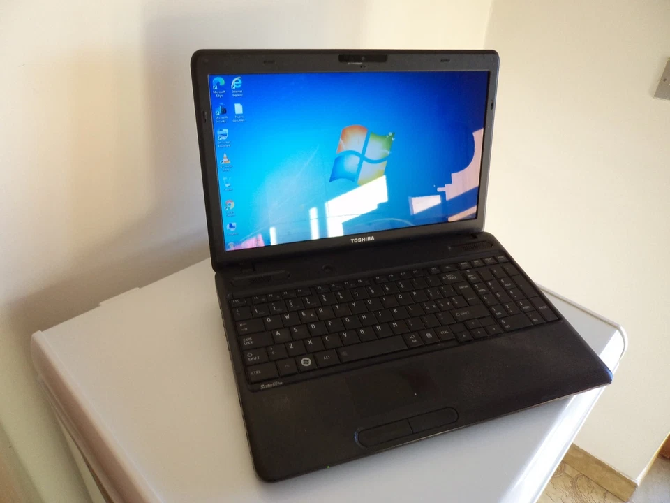 NOTEBOOK TOSHIBA SATELLITE C660-11X - Immagine 2 di 3