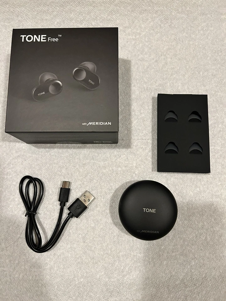 LG Tone Free FL7 Wireless Earbuds With UV Case - Image 3 of 3