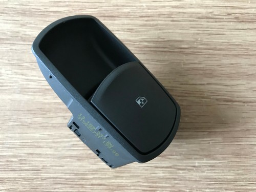 CORSA D PASSENGER DOOR WINDOW SWITCH PART No 13 189 333 RW - Picture 2 of 4