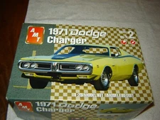 AMT 31253 Model kit 1971 Dodge Charger  1/25 Scale Ex Cond w/glued motor 2006