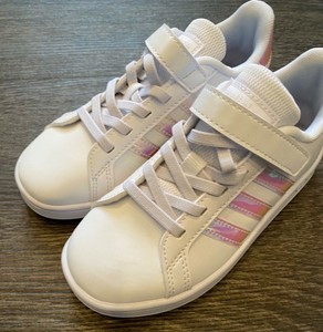 sneaker grand court shiny holographic