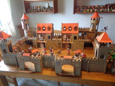 Playmobil Ritterburg XXXXL mit 4 Türmen 2 Fachwerkhäusern und sehr viel Zubehör