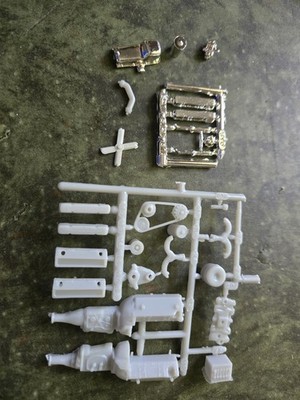 AMT 1/25 1955 Chevy Nomad model car Engine Parts   STKN91