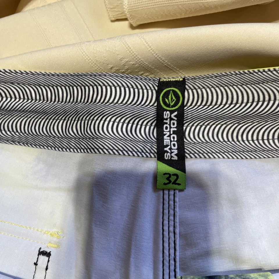 Volcom Stoneys Beach Swim Surf Board Shorts Mens Size 32 Saturate Lime Tie Dye - Image 3 of 4