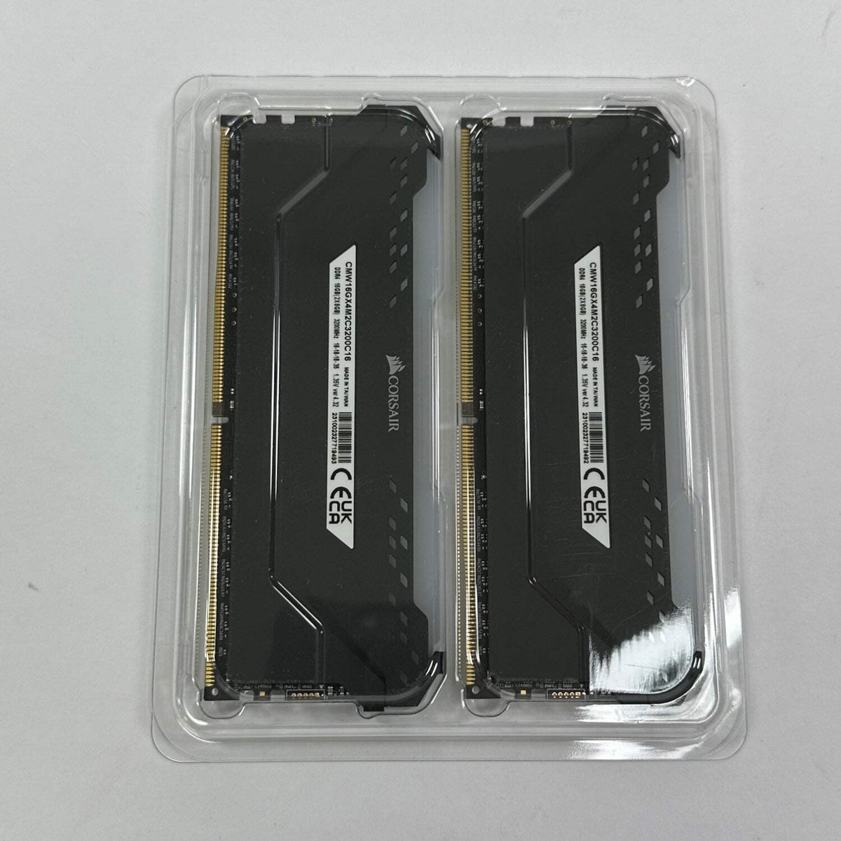 PCパーツ CORSAIR CMW16GX4M2C3200C16W VENGEANCE® RGB PRO 16GB (2 x 8GB) DDR4 DRAM 3200MHz C16