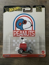 NEW Hot Wheels Premium Pop Culture PEANUTS SNOOPY Dog Red Baron JBL84 1:64 Scale