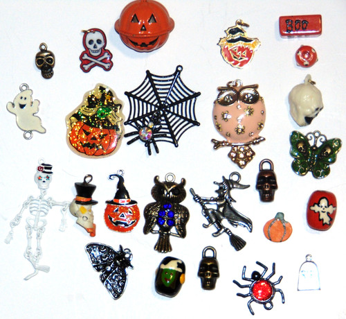 Vintage-Mod 25 Halloween Pendants Charms Craft Jewelry Design Lot Ghost Skeleton