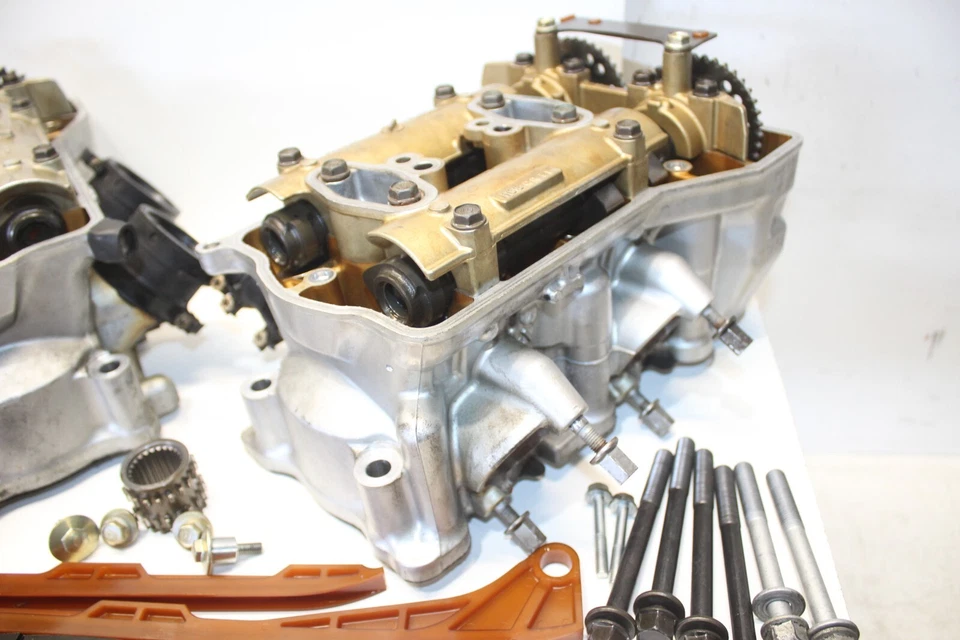 2003 - 2010 Honda ST1300 CYLINDER HEAD LEFT & RIGHT - Image 4 of 4