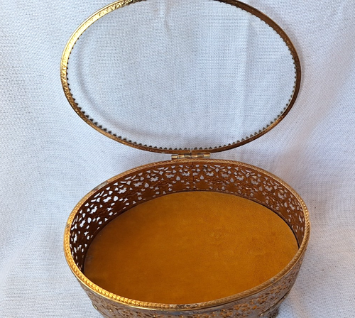Vtg Footed Gold Filigree Ormolu Trinket Box Large Oval Glass 7" x 5" Regency - Picture 3 of 12