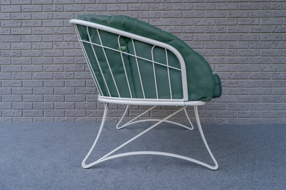 Banco de sofá de patas horquilla de hierro forjado blanco Homecrest moderno de mediados de siglo Foto 3 de 4