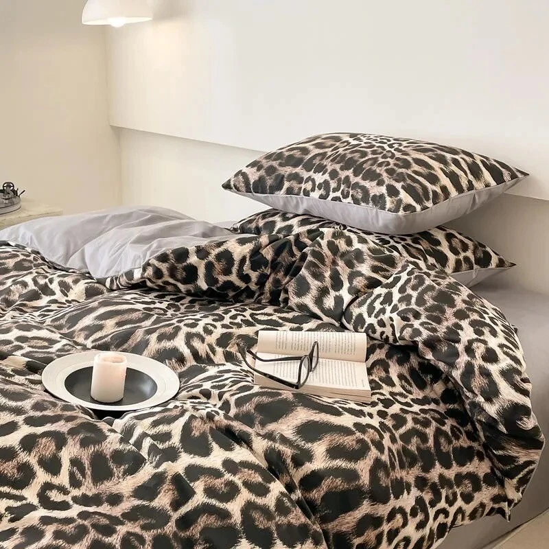 Juego de edredón de 4 piezas con estampado de leopardo de algodón puro Foto 3 de 4
