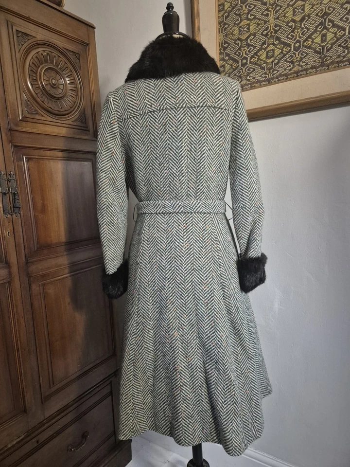Vintage 1970s Herringbone Tweed Coat Princess Fit & Flare Fur Trims Penny Lane - Image 3 of 4