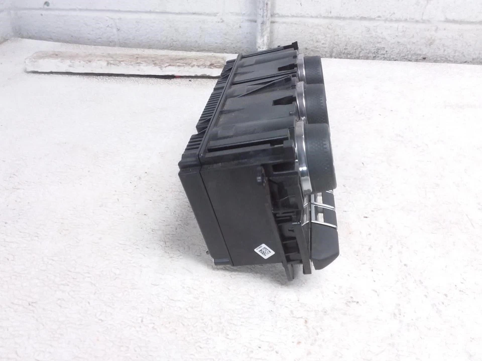 2023 JAGUAR F TYPE Front Dual Zone Automatic Temperature Controller OEM - Image 2 of 4