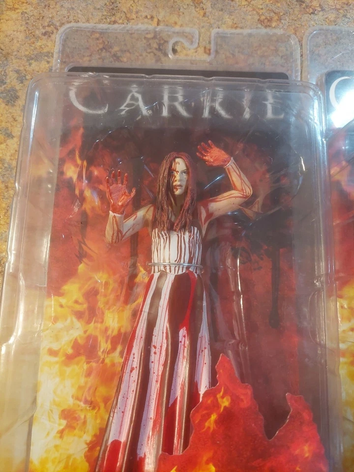 Carrie 2013 Figuras Neca Carrete Juguetes Lote de 2 Nuevos En Paquete Foto 3 de 4
