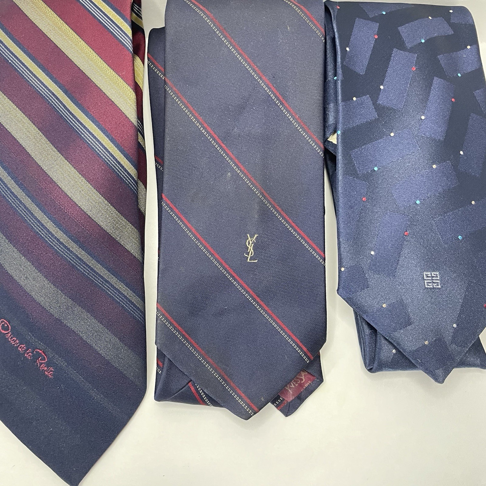 3 cravatte eleganti da uomo firmate assortite GIVENCHY YVES SAINT LAURENT OSCAR DE LA RENTA