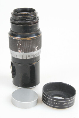 LEICA 135MM F 4.5 HEKTOR SCREW MOUNT LENS #310490 W/SERIES 5 LENS SHADE