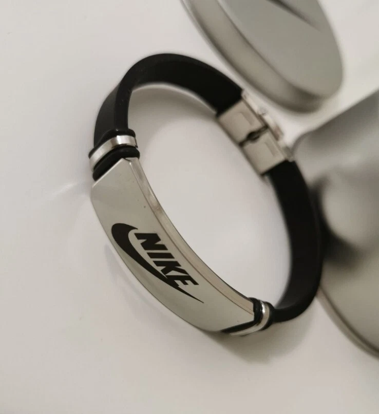 Pulsera deportiva unisex Nike de silicona con cierre de acero inoxidable con caja de metal Foto 3 de 4