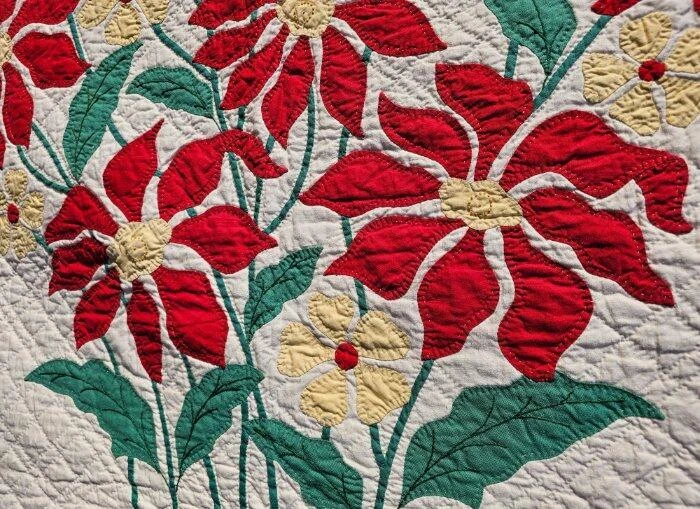 Vintage Quilt Red Poinsettia Hand Quilted Scalloped Edge 78 x 91 - Image 3 of 4