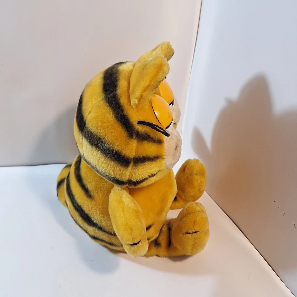 United Features 1978, 1981 Garfield The Cat 16" Plush Stuffed Animal  - Image 4 of 4