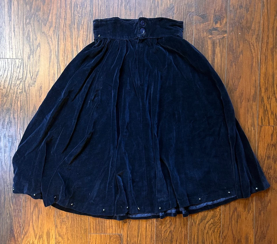 "Falda de baile" de terciopelo hecha a mano vintage con tachuelas de metal estilo nativo y Bea de piedra Foto 2 de 4