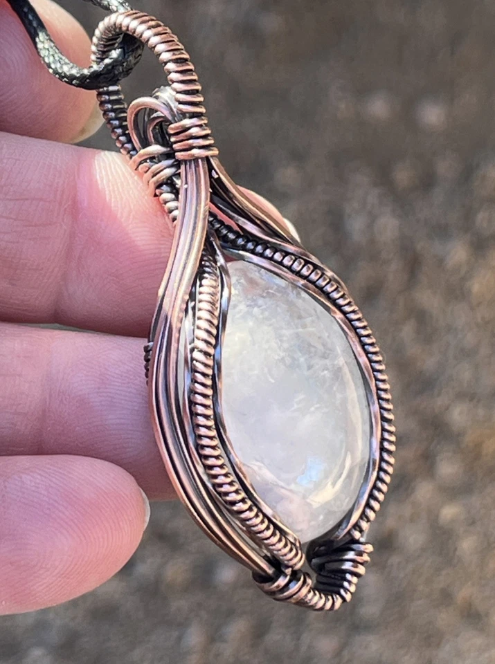 Piedra lunar arco iris ~ colgante hecho a mano envuelto en alambre de cobre 9d Foto 2 de 4