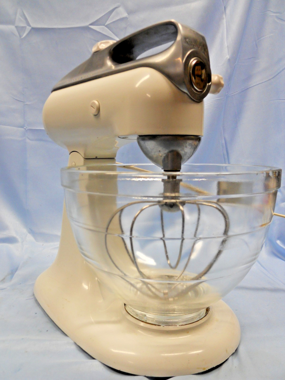 VINTAGE  KITCHENAID MIXER  MODEL 4C STAND MIXER w/ BEEHIVE GLASS BOWL & BEATER