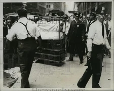 1933 Press Photo New York Garment Factory Workers Strike NYC - neny24064