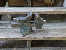 Vintage Rock Island Bench Vise Anvil 505A Swivel Base 4" Inch Jaws, Green 26Lbs