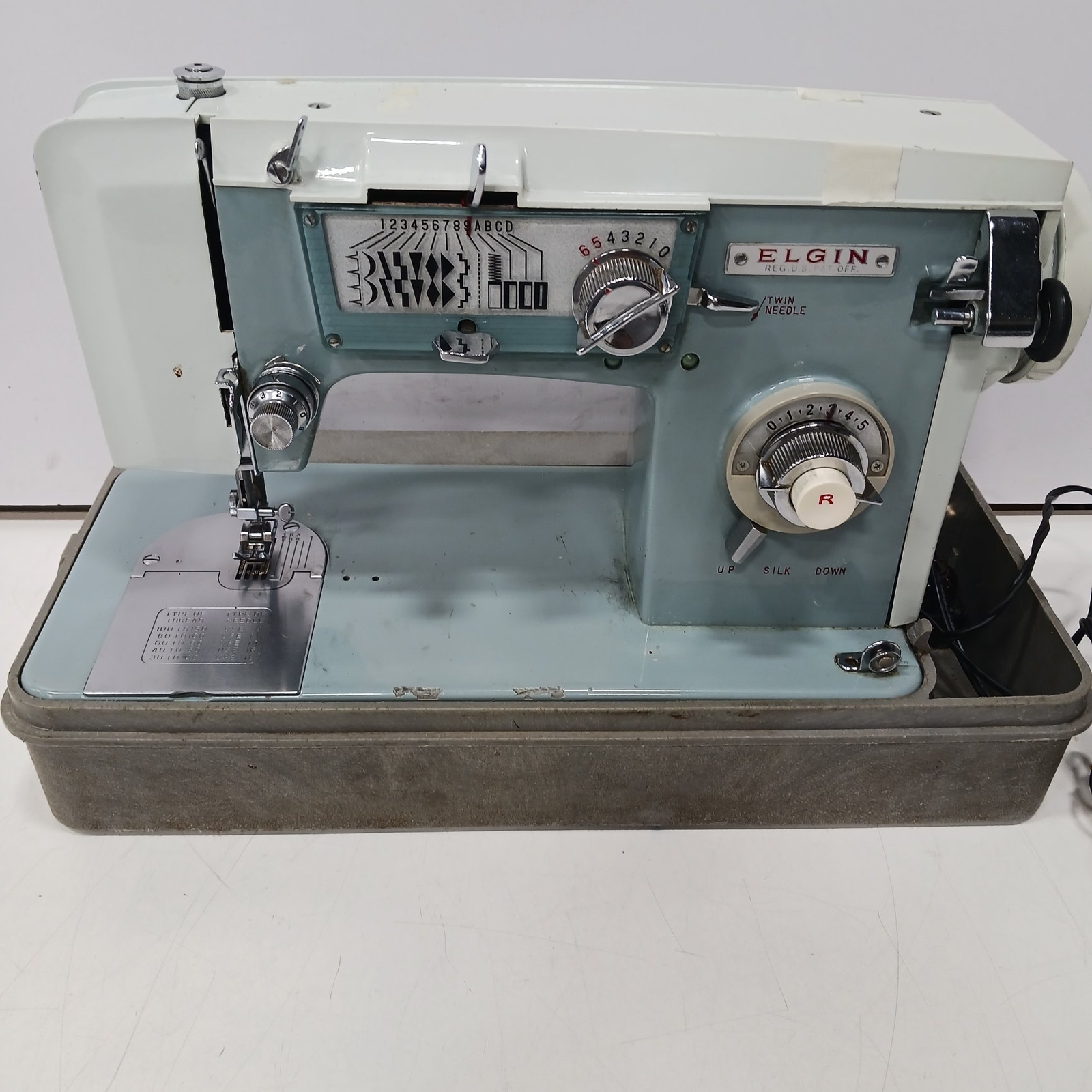 Vintage Elgin Sewing Machine In Case eBay