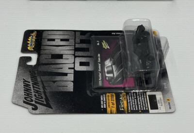 Johnny Lightning 1/64 - 1973 Pontiac Firebird - Série Blacked Out - Noir (Neuf)