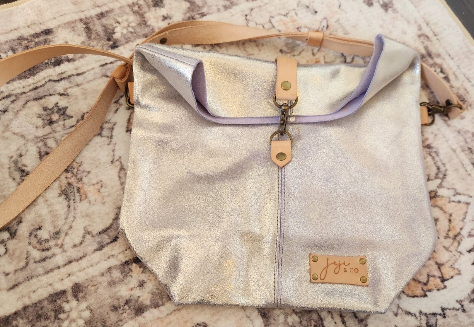 Joji & Co. Envelope Bag In Silver Glitter Leather