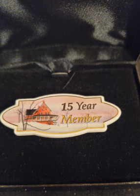 P. Buckley Moss Society 15  YEAR MEMBER Pin / Brooch / Pendant 2002 w/ case