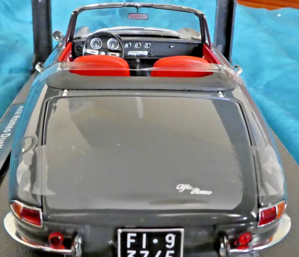 Alfa Romeo Duetto Spider 1966 Graphite Grey/Red Vinyl TOURING 1:18th Scale New - Image 3 of 4