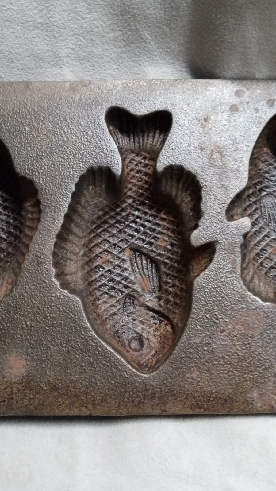 Lodge Cast Iron Fish Mold Cornbread Muffin Molds eBay