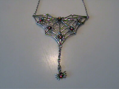 NEU MIT ETIKETT GOTH SPINNENNETZ HALSKETTE MIT GOLDENEN STEINEN 