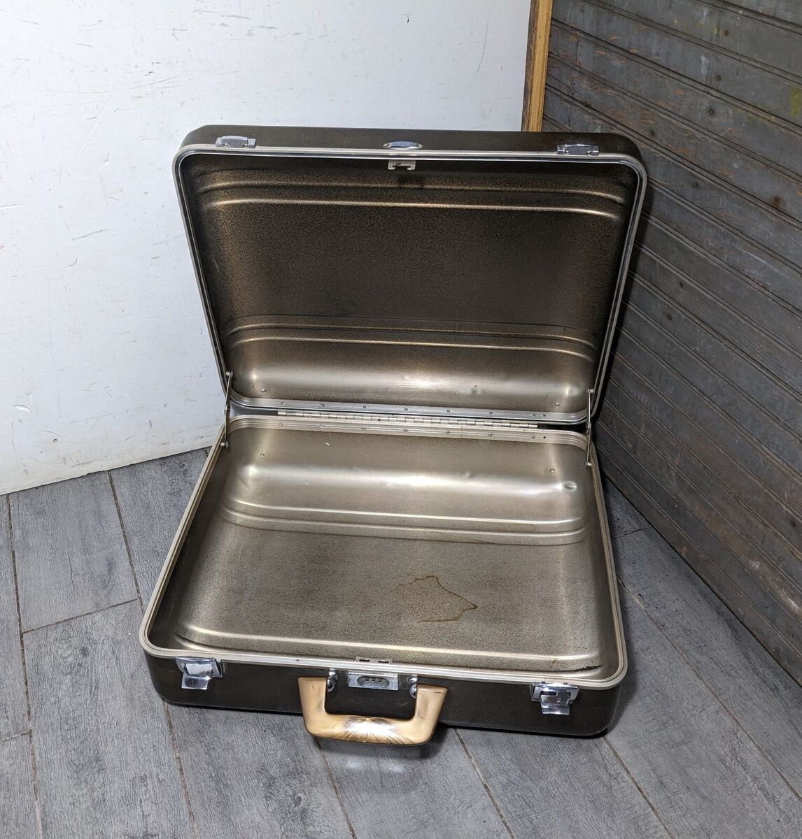 Vintage Zero Halliburton Bag Aluminum Briefcase Attache Case Vintage Zero Halliburton Bag Aluminum Briefcase Attache Case