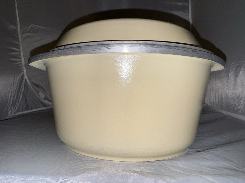 Vintage CLUB 1970's Stock Pot/Dutch Oven W/ Lid Club Retro Ivory Cast Aluminum