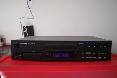 Tascam CD-200i Rack Mountable Professional CD MP3 Player & iPod