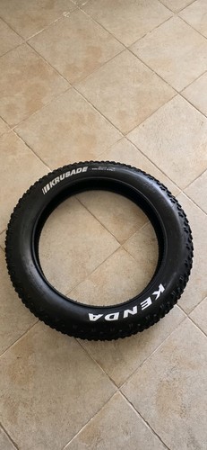 Copertone Fat Bike 20x4.0'' KENDA KRUSADE ANTIFORATURA Rigido Nero TACCHETTATO  - Foto 3 di 4
