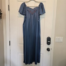 Vintage Vanity Fair Womens Large Nightgown Lingerie V-Neck Embroidered USA Teal