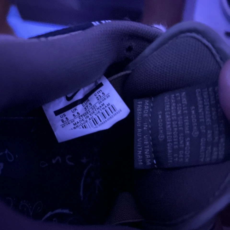 Tenis Nike Dunk Low para mujer SB x Travis Scott Foto 4 de 4