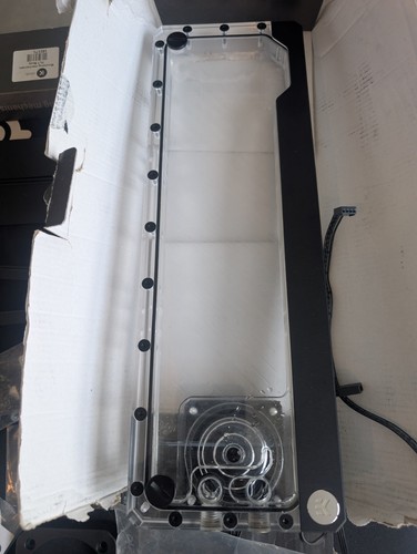 EKWB EK-Quantum Kinetic FLT 360 Pump/Reservoir Combo, DDC PWM, D-RGB, Plexi - Afbeelding 4 van 6