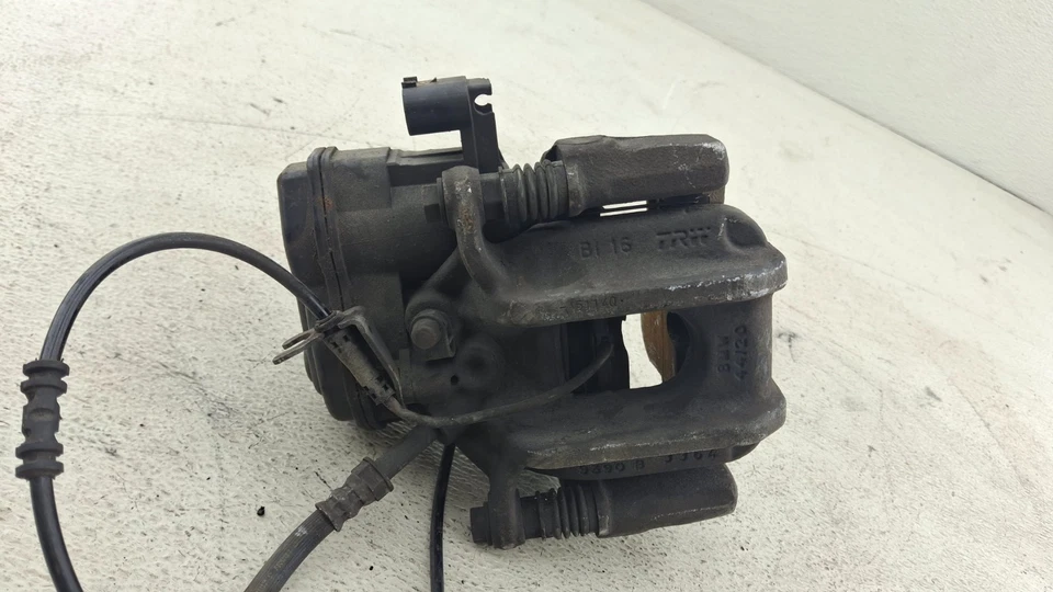 BMW 535I 528I XDRIVE F30 2011-2016 pinza de freno trasera derecha OEM Foto 2 de 4